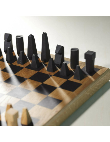 棋盘，现代设计，实心橡木和色漆，21 世纪。