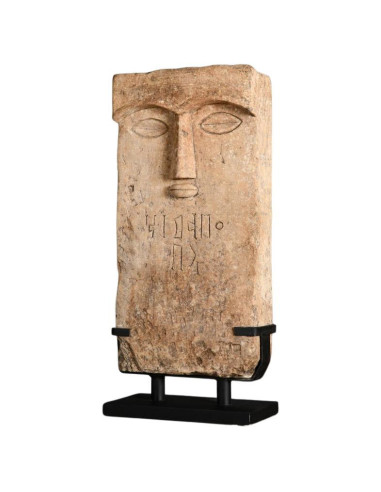 雕塑，表现古代神灵的石碑，20 世纪。
