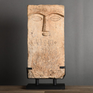 Escultura, estela de piedra... 2