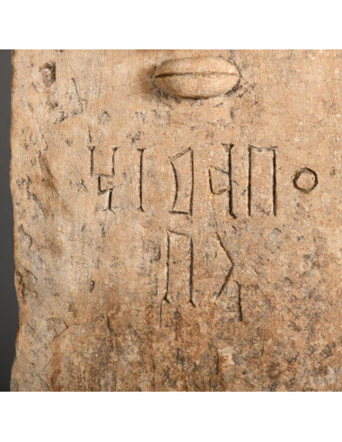 雕塑，表现古代神灵的石碑，20 世纪。