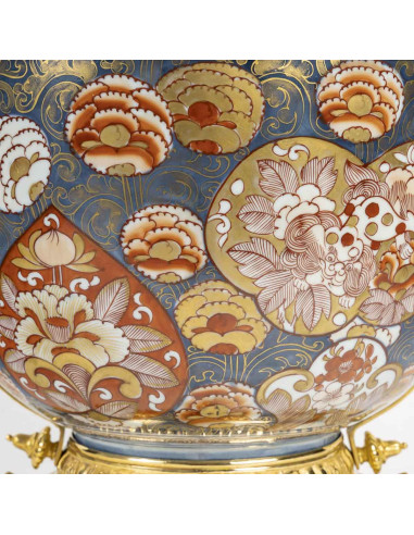大型伊万里瓷香炉，日本和镀金青铜，19 世纪。
