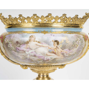 Painted porcelain bowl,... 2