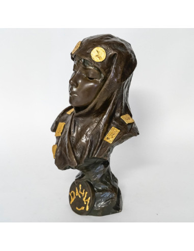 Escultura em bronze de Emmanuel...