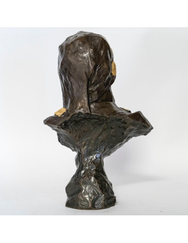 Escultura em bronze de Emmanuel...