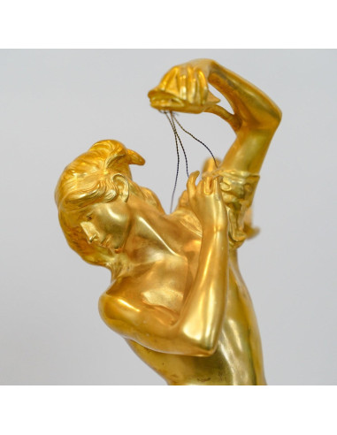 Escultura de bronce dorado y ónice de...