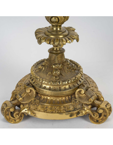 一对塞夫勒瓷器和镀金青铜烛台，19 世纪。
