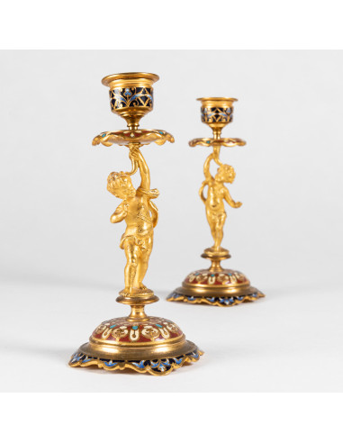Paire de bougeoirs en bronze doré et...
