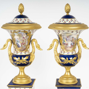 A pair of Sèvres porcelain... 2