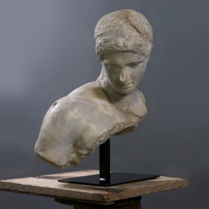 Sculptuur die een buste...