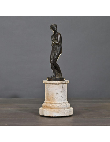 Sculpture représentant une statue de...