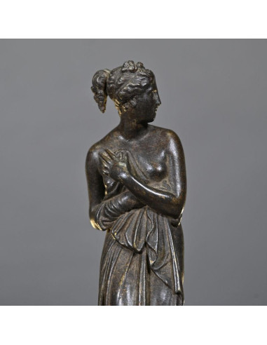 Sculpture représentant une statue de...