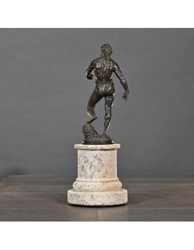 Sculpture représentant une statue de...