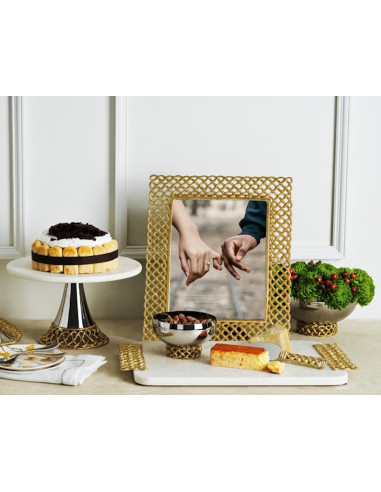 Love knot photo frame in gilded...