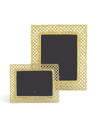 Love knot photo frame in gilded...