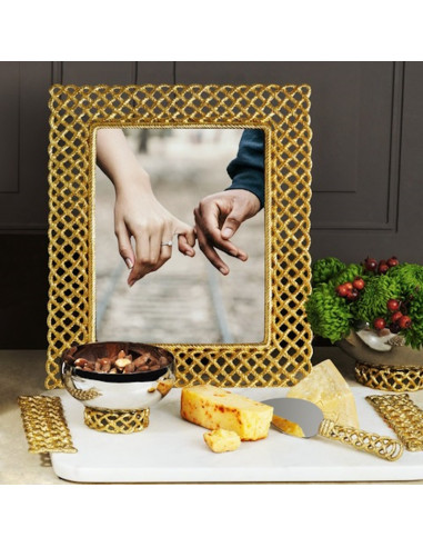 Love knot photo frame in gilded...