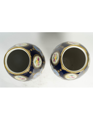 一对利摩日瓷花瓶，法国，20 世纪。