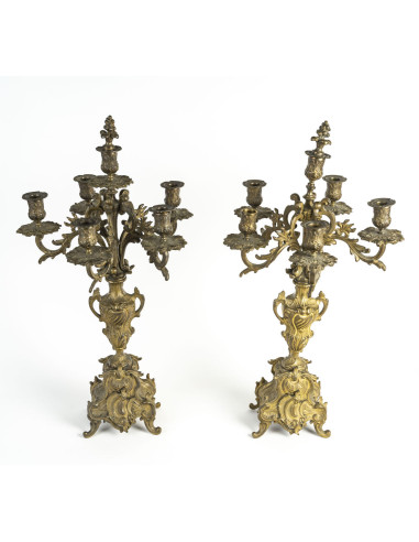 Um importante par de candelabros de...