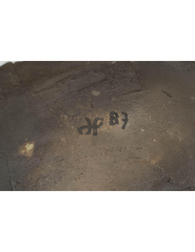20 世纪陶瓷盘，有签名和年代 87。