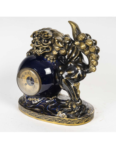 卢内维尔陶制福狗钟，约 1900 年。