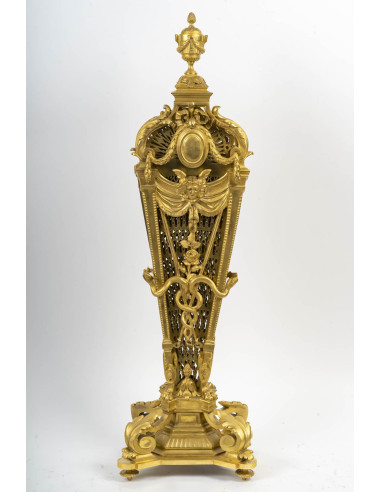 Gran pantalla de ormolu de la época...
