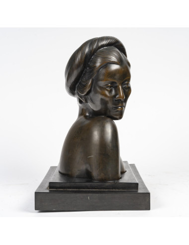 Sculpture of a Vietnamese bust in...