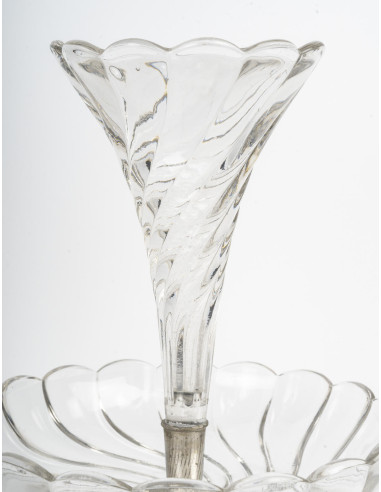 新艺术时期的 Soliflore、水晶和镀银金属中心饰品。
