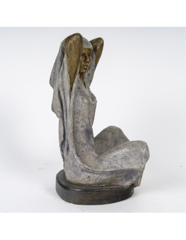 女性青铜雕塑，1991 年，已签约。