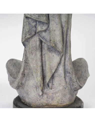 女性青铜雕塑，1991 年，已签约。