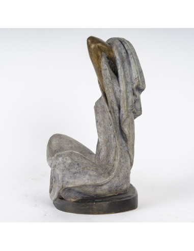 女性青铜雕塑，1991 年，已签约。
