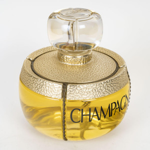 巨型 Champage 香水瓶，伊夫-圣罗兰，20 世纪。 2