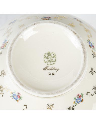 Jarrón de porcelana alemana, siglo XX.