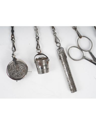 Chatelaine dell'inizio del XX secolo.