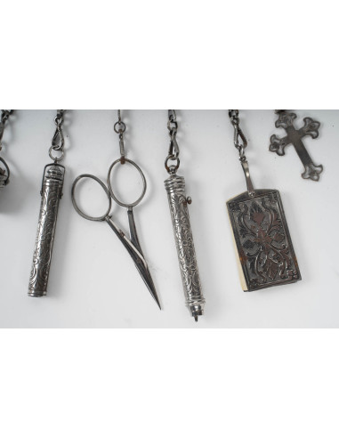 Chatelaine du début du XXème siècle.