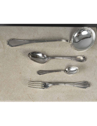 Ercuis 餐具套装，20 世纪。