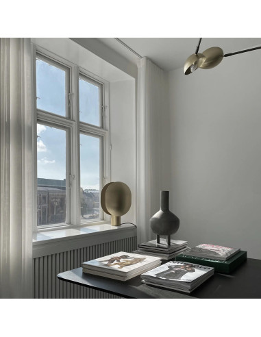 Gold-coloured table lamp in...