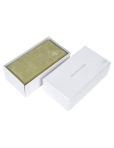 Van Cleef & Arpel梵克雅宝天鹅绒手镯首饰盒，1990年。