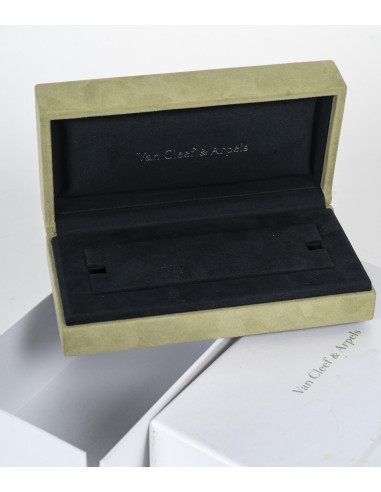 Van Cleef & Arpel梵克雅宝天鹅绒手镯首饰盒，1990年。