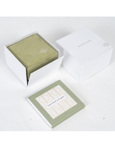 Van Cleef & Arpel梵克雅宝天鹅绒戒指首饰盒，1990年。