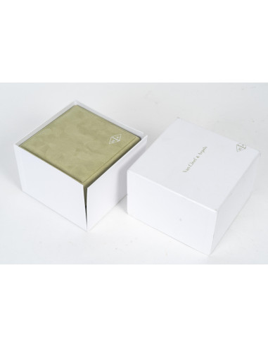 Van Cleef & Arpel梵克雅宝天鹅绒手表首饰盒，1990年。