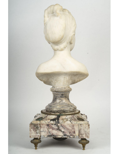 时钟底座上的胡东（Houdon）半身大理石雕像，19 世纪，拿破仑三世时期。