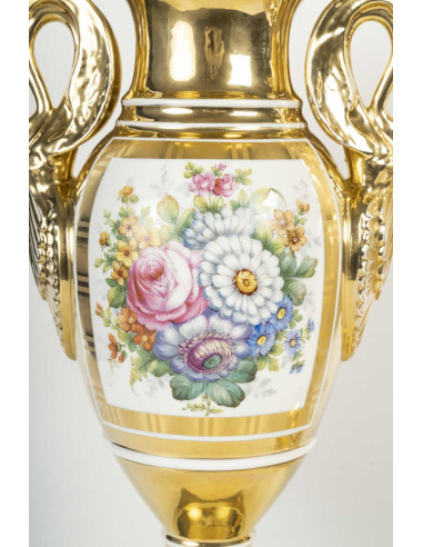 一对巴黎瓷花瓶，帝国风格，19 世纪，拿破仑三世时期。