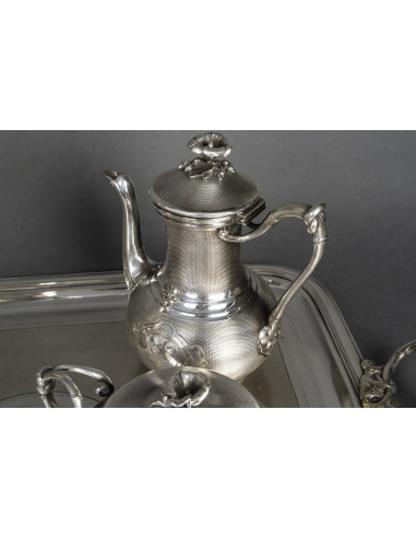 19 世纪拿破仑三世时期的克里斯托弗镀银茶具和咖啡具。