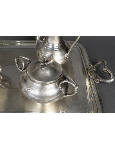 19 世纪拿破仑三世时期的克里斯托弗镀银茶具和咖啡具。