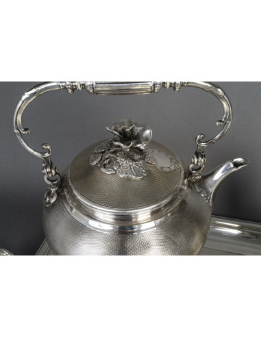 19 世纪拿破仑三世时期的克里斯托弗镀银茶具和咖啡具。