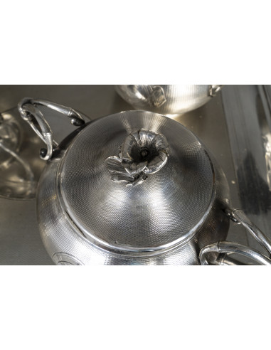 19 世纪拿破仑三世时期的克里斯托弗镀银茶具和咖啡具。