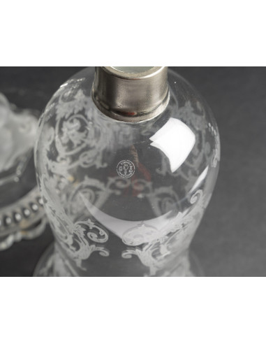 一对重要的巴卡拉烛台，拿破仑三世风格，20 世纪早期。