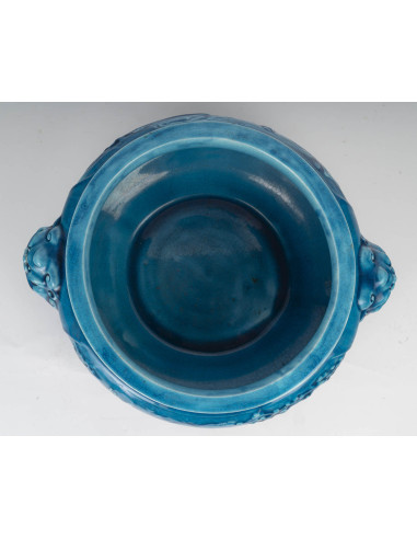 带有中国装饰的蓝色陶瓷花盆，龙威，19 世纪