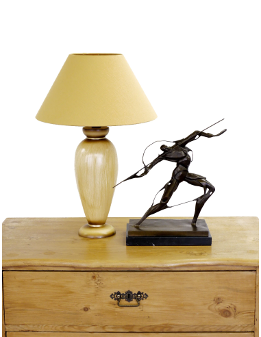 抛光青铜雕塑，艺术家 Umberto Boccioni 的复制品