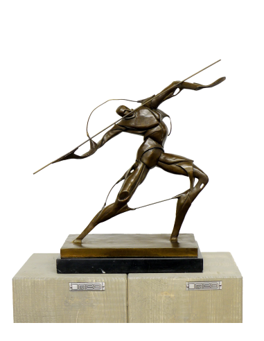 抛光青铜雕塑，艺术家 Umberto Boccioni 的复制品