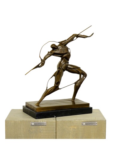 抛光青铜雕塑，艺术家 Umberto Boccioni 的复制品